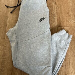 Nike Tech Fleece Jogger Pants Boys Sz S Gray Zip Pocket Elastic Cuff Sweatpants
